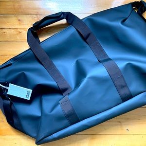 RAINS weekend duffel bag